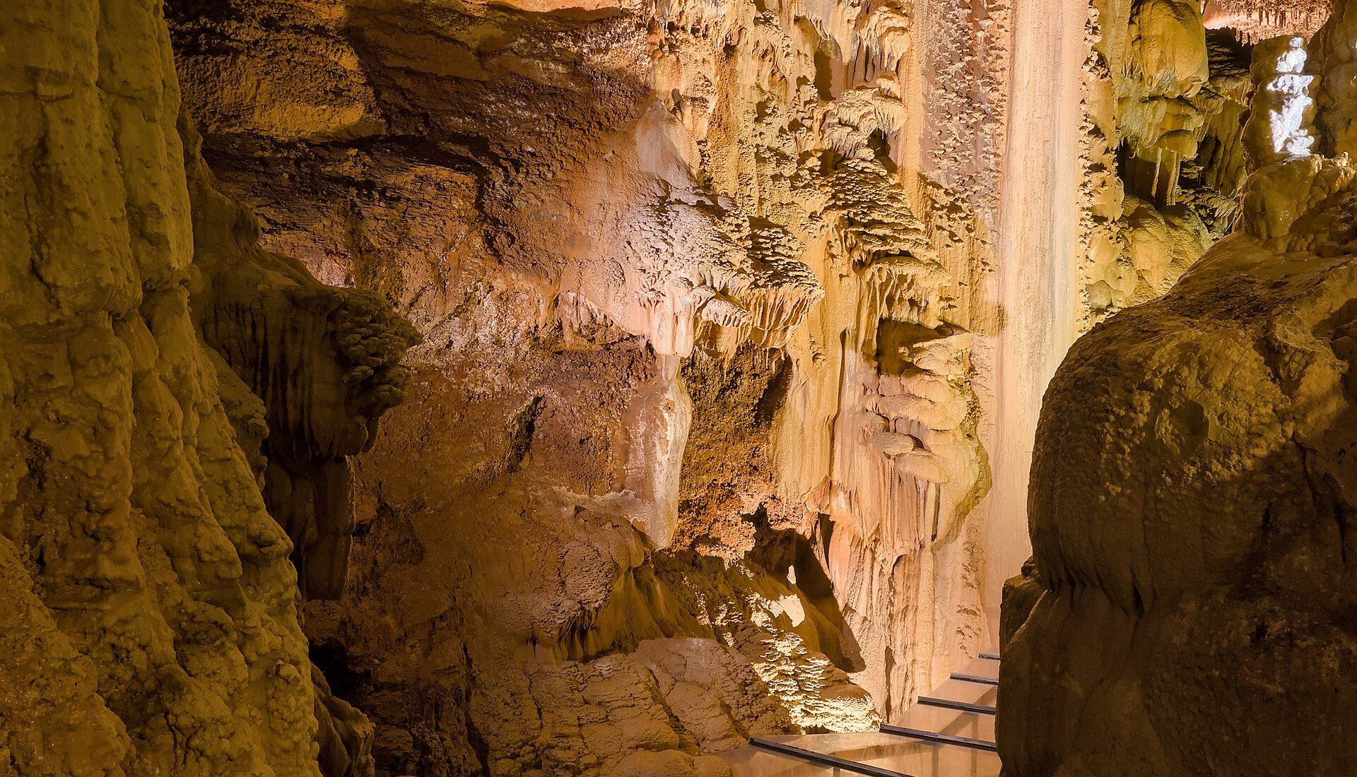 The galleries of the chasm
